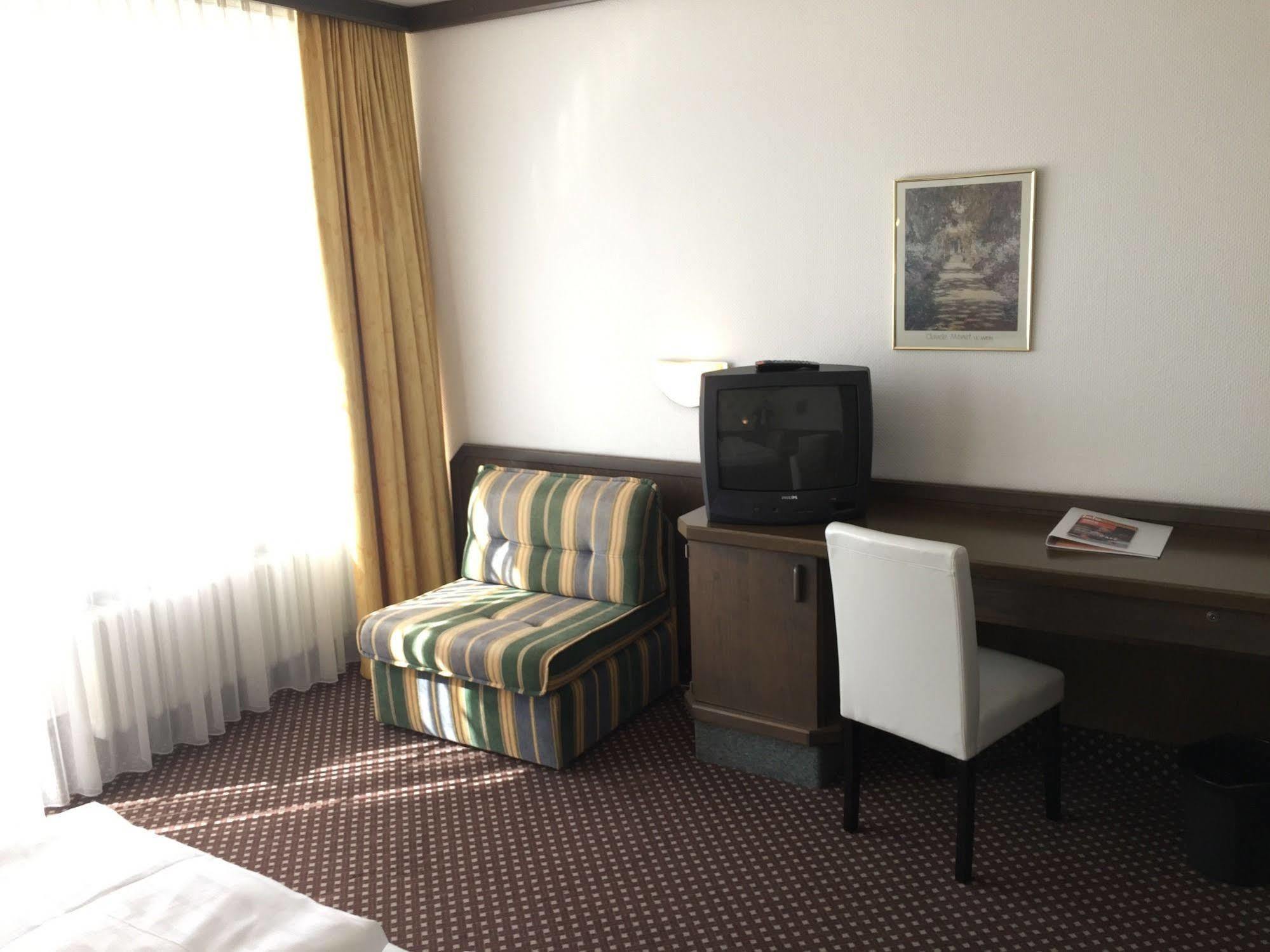 Terminal Hotel Koeln Esterno foto